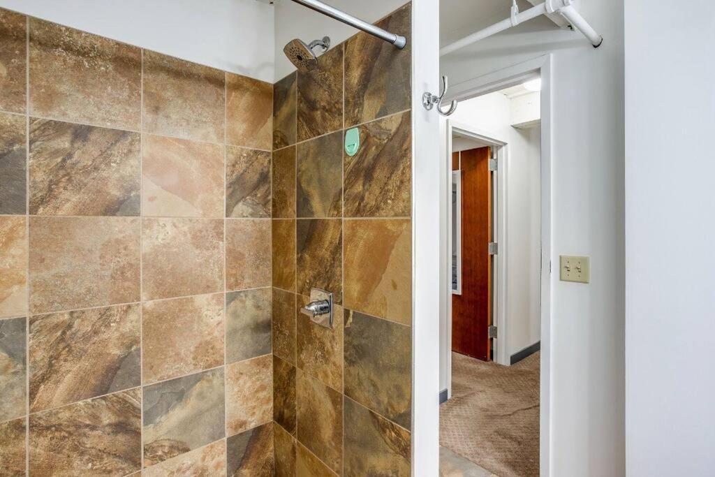 Ferienwohnung Centric Modern Loft W/ King Beds Rochester Exterior foto